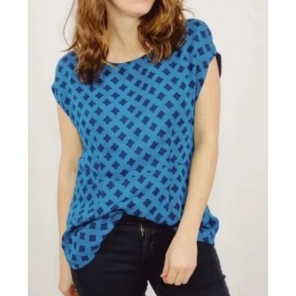 Cabi Chiffon  Split Back Geometric Print top Pacific Blue Size M